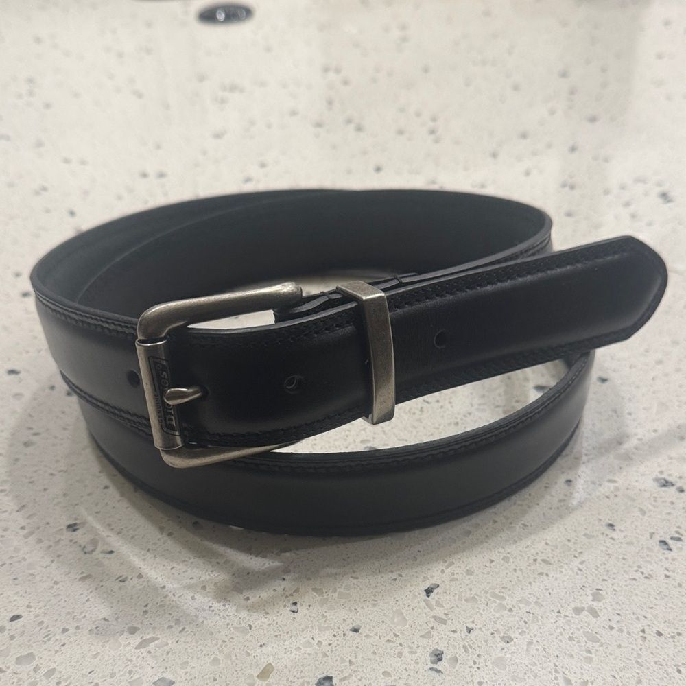 Dickies Genuine Men's Black Leather Belt Casual Work Sleek Size 44 NWOT